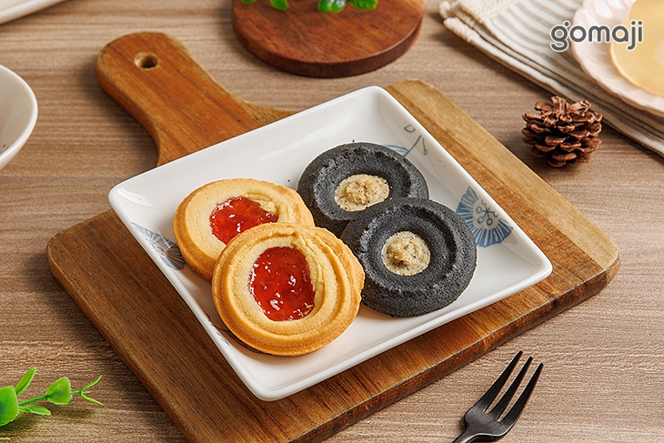 芝麻脆圈圈、莓果塔魯多