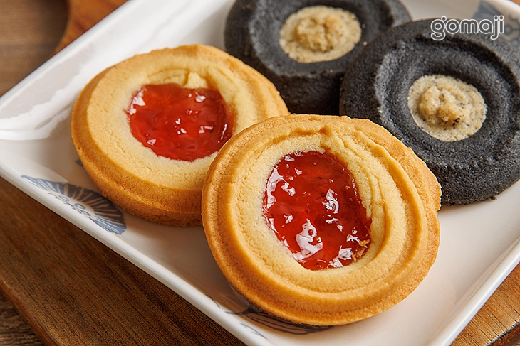 芝麻脆圈圈、莓果塔魯多