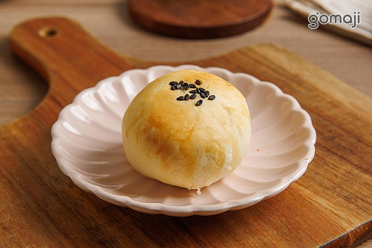 雪月酥、芋泥麻糬酥、烏豆沙起司酥、菠蘿蛋黃紫晶酥