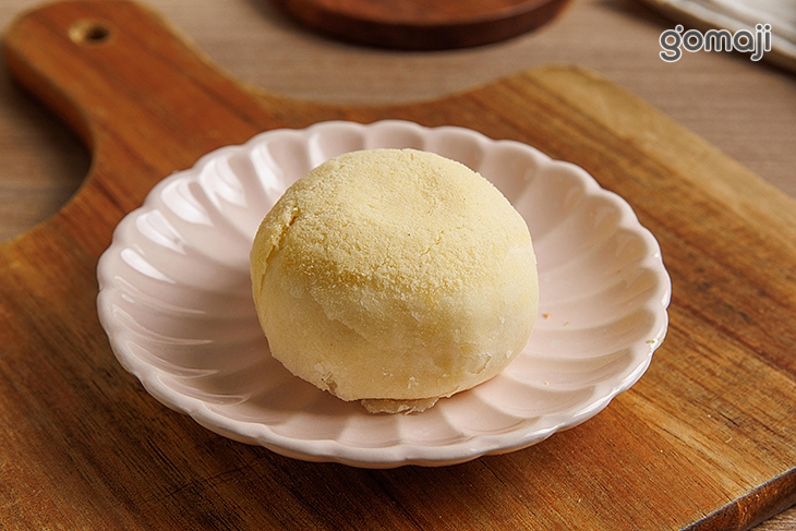 雪月酥、芋泥麻糬酥、烏豆沙起司酥、菠蘿蛋黃紫晶酥