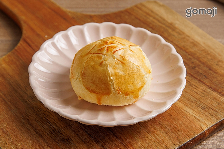 雪月酥、芋泥麻糬酥、烏豆沙起司酥、菠蘿蛋黃紫晶酥