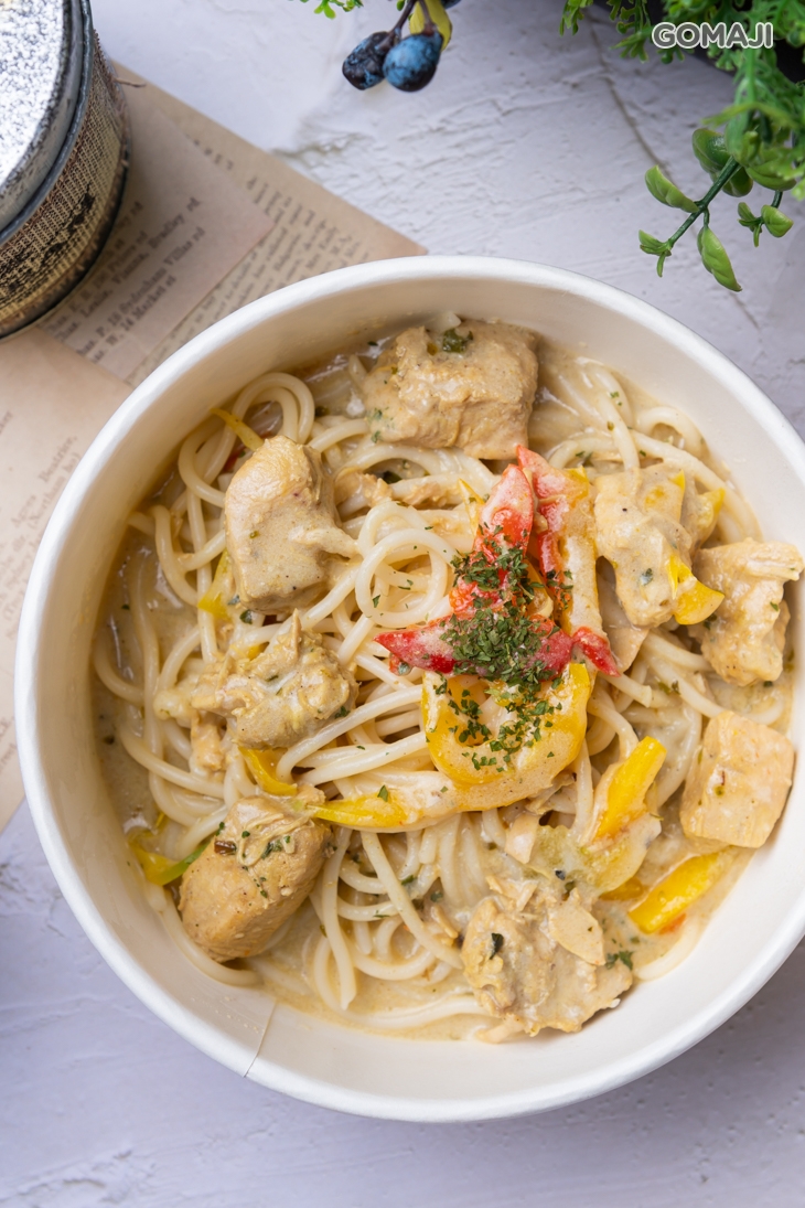 奶油香料雞肉麵