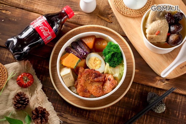 秘製雞肉+ 煲湯1份 + 可樂