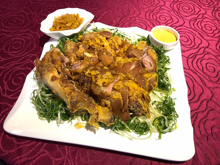 主廚特製脆皮豬腳一份