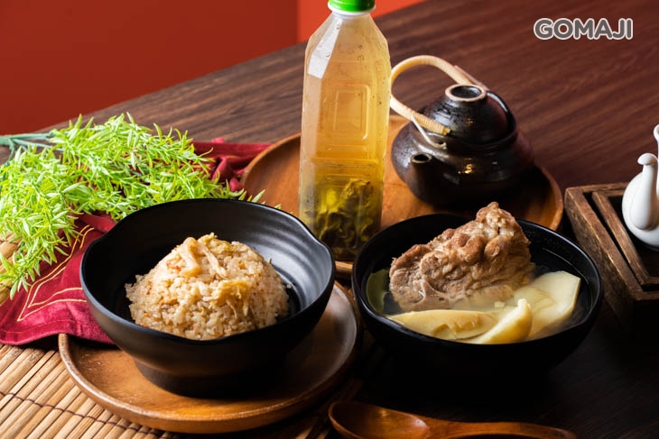 竹筍排骨湯+櫻花蝦高麗菜炒飯+冷泡茶