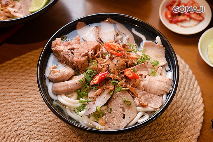 綜合鮮湯雞蛋麵