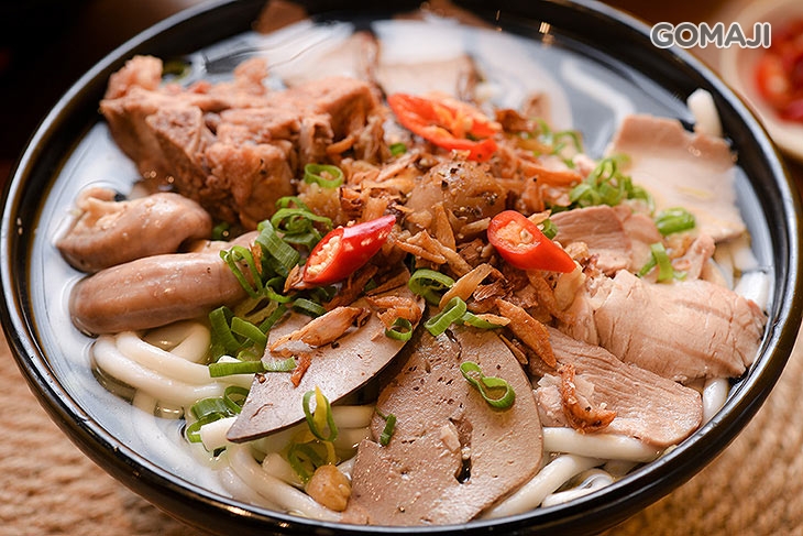 綜合鮮湯雞蛋麵