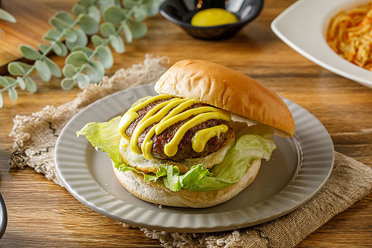 手打多汁牛肉堡