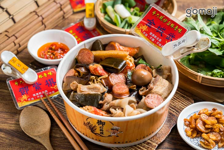 鳥蛋+德國香腸+海帶+豬肉片+甜不辣+木耳+王子麵