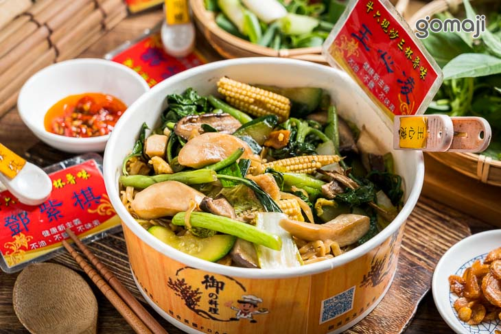 櫛瓜+玉米筍+四季豆+娃娃菜+杏鮑菇+香菇+蒸煮麵