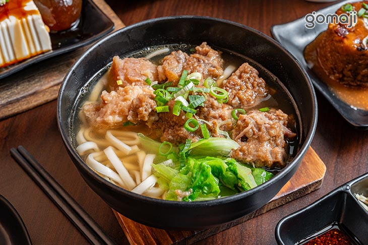 芋頭排骨酥麵