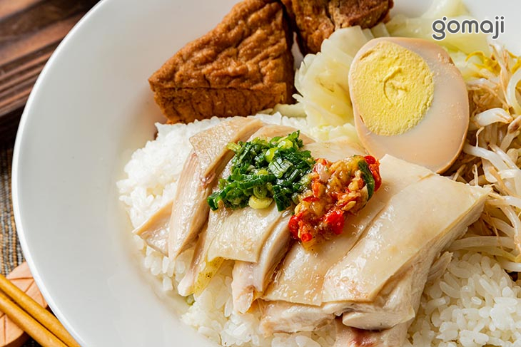 雞肉飯(有配菜)