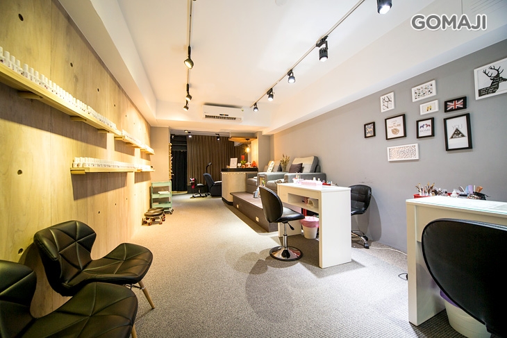 33.1 nails eyelashes