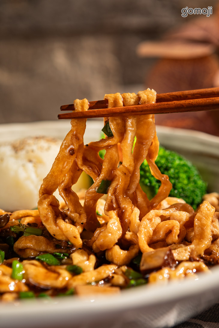 秘醬馬鈴薯拌鴨蛋寬意麵