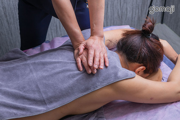 全背部指壓鬆筋