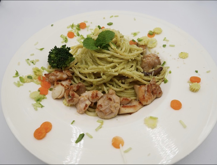 羅勒雞肉青醬義大利麵