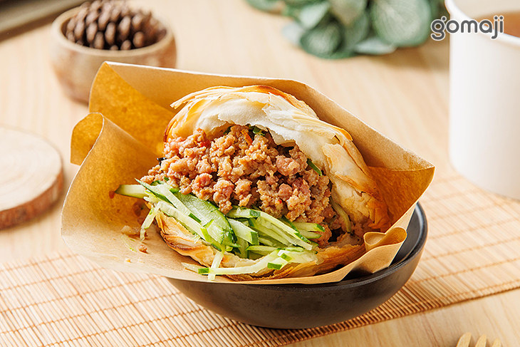 薩哇迪泰式打拋豬肉夾饃