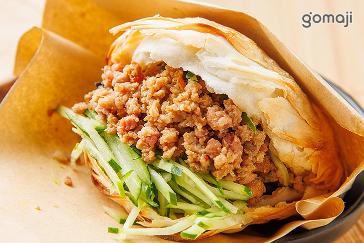 薩哇迪泰式打拋豬肉夾饃