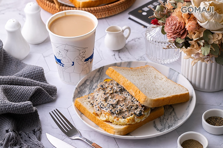 A.厚厚飽飽超值獨享餐 〈培根蛋吐司/鮪魚蛋吐司/沙拉蛋吐司/火腿起司蛋吐司 四選一 + 紅茶/奶茶 二選一(400c.c.)〉