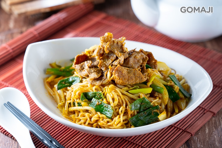 泰式紅咖哩(牛肉)炒公仔麵 