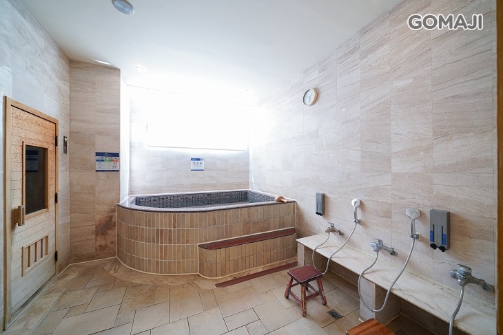 7F加勒碧海休閒中心（室內溫水泳池、健身房、三溫暖等設施）