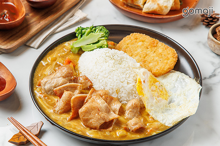 (起士豬肉咖哩飯+荷包蛋+薯餅)