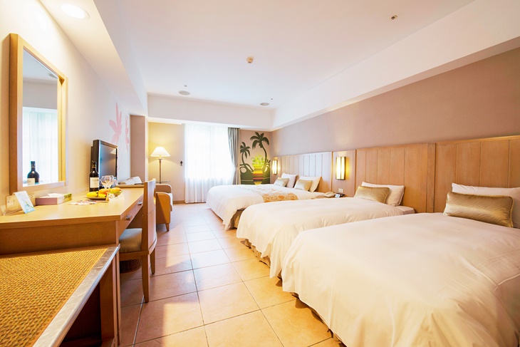 高級客房(一大床+二小床)