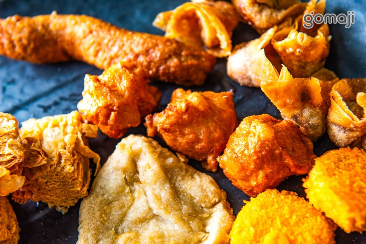 手工黑輪片魚板、米血、豆包、貢丸、甜不辣、花枝丸、黑輪、炸雲吞、干貝酥