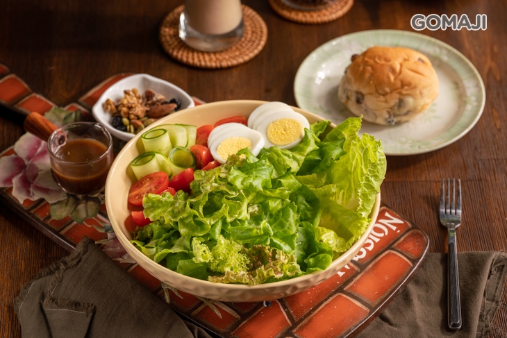 招牌沙拉(附餐包)