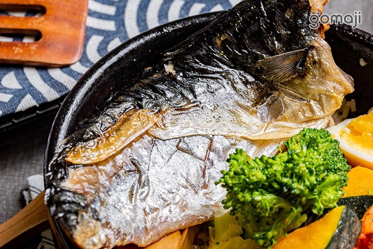  碳烤挪威花飛魚丼