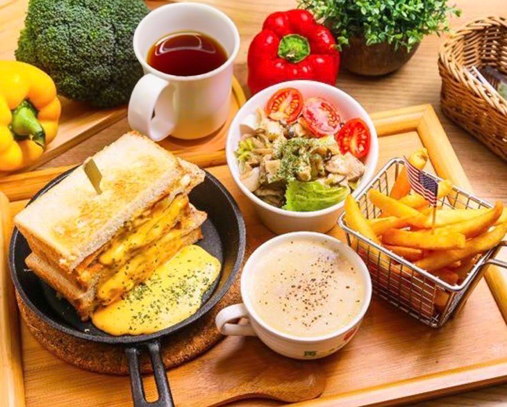 熔岩花醬肉蛋吐司套餐 