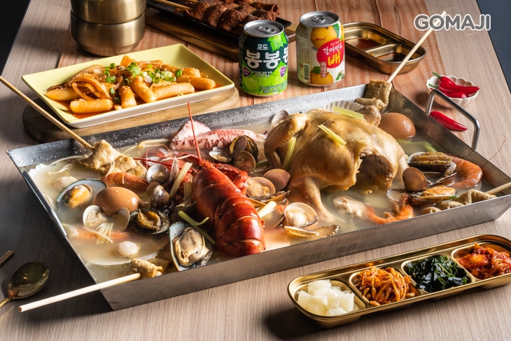 深海中的姑娘加龍蝦