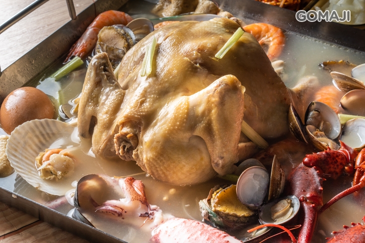 深海中的姑娘加龍蝦