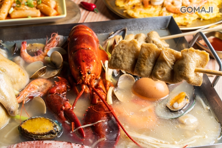 深海中的姑娘加龍蝦