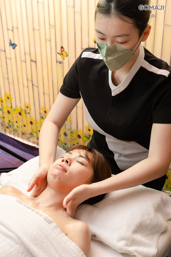 硬叩叩肩頸按摩