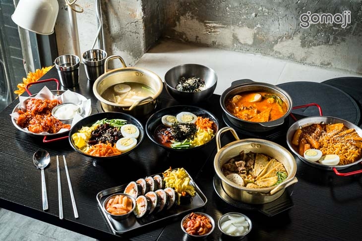 摸摸韓食堂 모모식당(台中一中店)