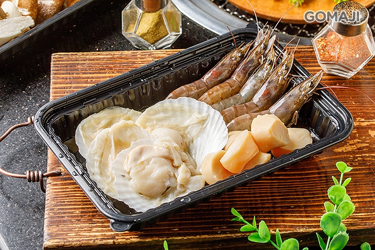 黑金鋼白蝦六隻 + 扇貝四顆 + 天珠貝十顆