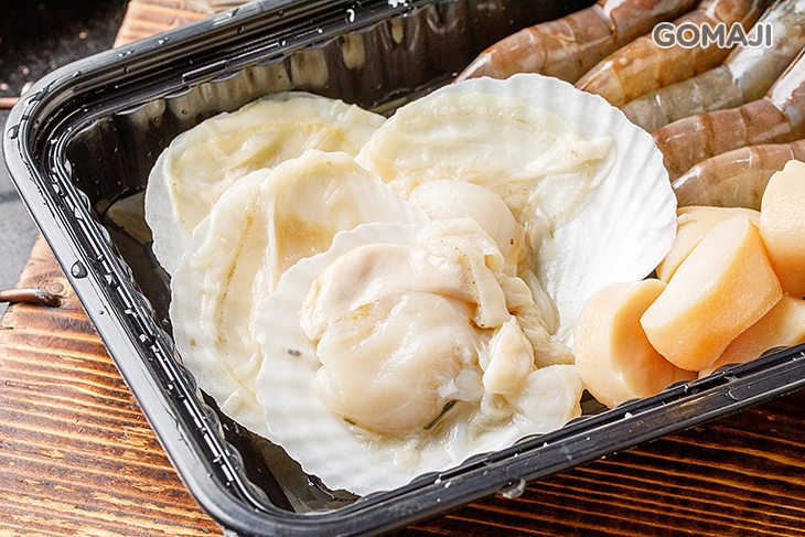 黑金鋼白蝦六隻 + 扇貝四顆 + 天珠貝十顆