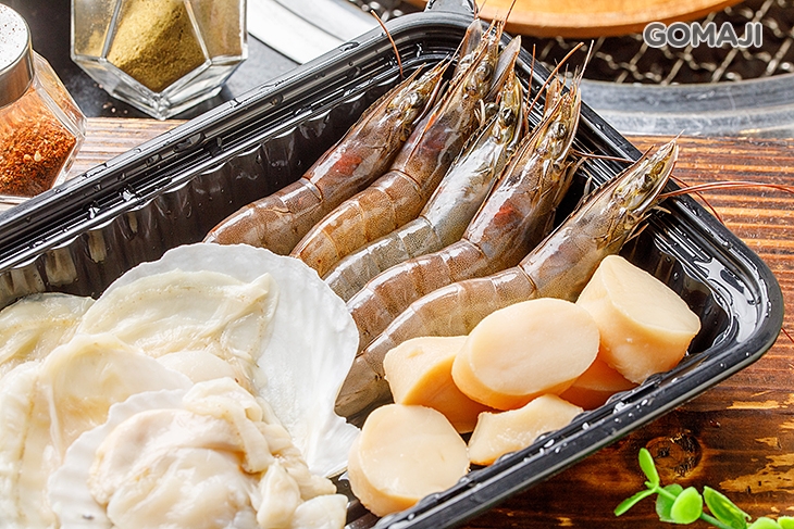 黑金鋼白蝦六隻 + 扇貝四顆 + 天珠貝十顆