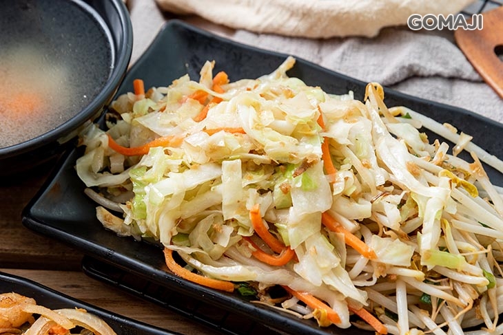 附菜:高麗菜與豆芽菜