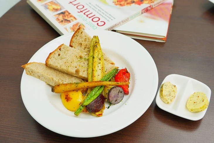 手工麵包與炙燒時蔬