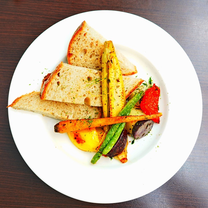 手工麵包與炙燒時蔬