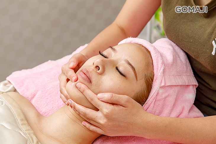 輕鬆柔軟全臉按摩