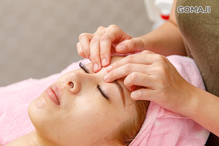 輕鬆柔軟全臉按摩