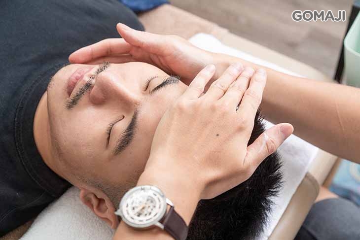 保濕乳液面部舒壓按摩