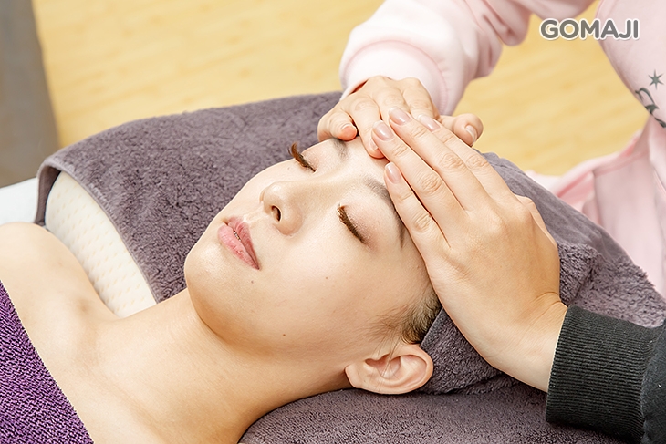 保濕乳液面部舒壓按摩