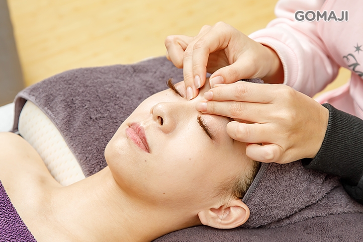 保濕乳液面部舒壓按摩