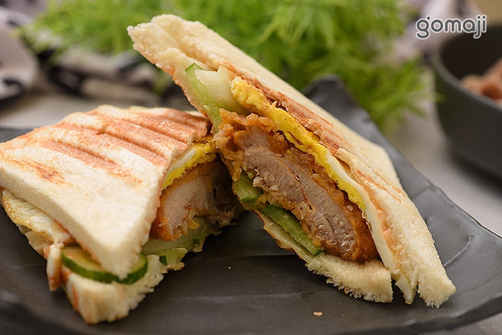 卡拉雞排蛋吐司