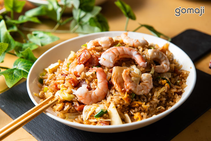  泡菜香腸蝦仁炒飯
