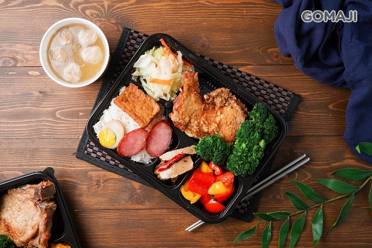 精緻雞腿飯+貢丸湯一份